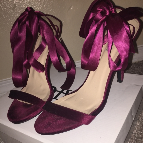 Heels - Picture 4 of 4